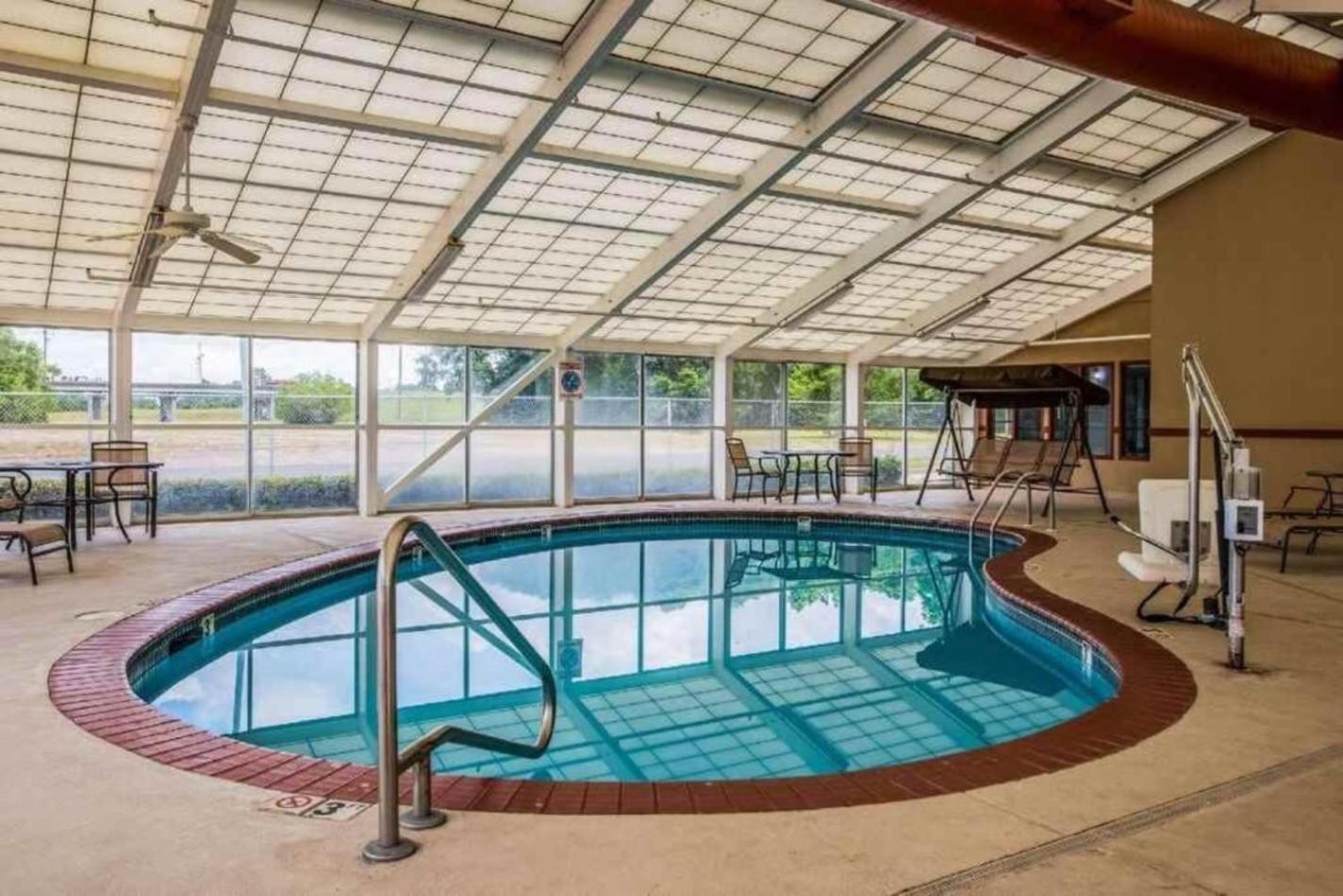 The Marco Hotel Лейк Чарльз Экстерьер фото